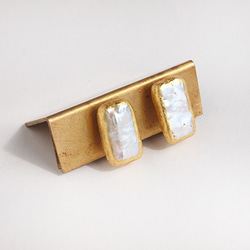 金箔珍珠 [耳環] 長方形 | 淡水珍珠，金箔，14kgf，耳釘 第5張的照片