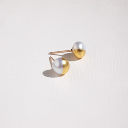Simple+α金葉珍珠【耳環】金白6mm淡水珍珠單耳釘 第2張的照片