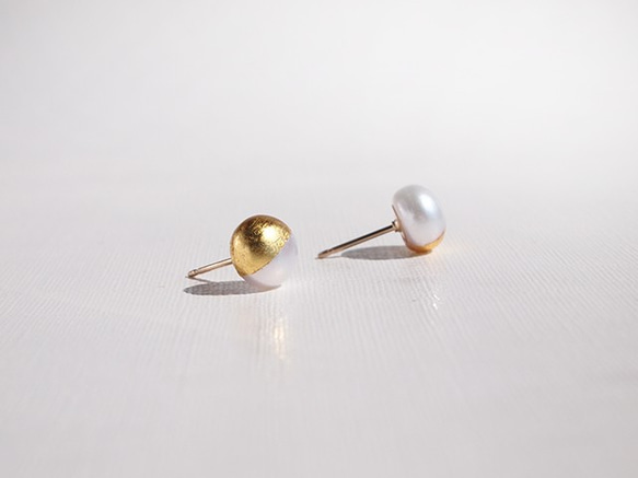 Simple+α金葉珍珠【耳環】金白8mm淡水珍珠單耳釘 第3張的照片