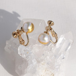 Simple+α金葉珍珠【耳環】金白8mm淡水珍珠單一耳環 第4張的照片