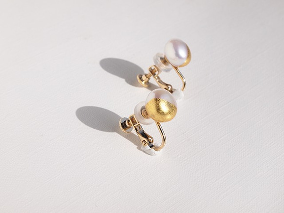 Simple+α金葉珍珠【耳環】金白10mm淡水珍珠單隻耳環 第2張的照片