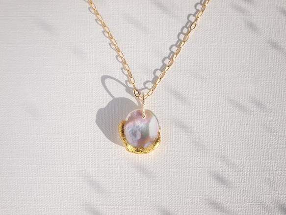 金箔花瓣珍珠項鍊 / Pearl Rose Petal 第1張的照片