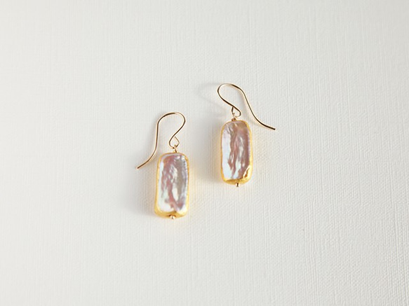 [残り1点]金箔パールのピアス・イヤリング／pale pink レクタングル 2枚目の画像