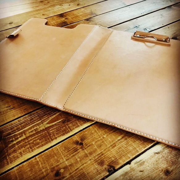 栃木レザー クリップファイル クリップボード 革バインダー レザーバインダー 手縫い A4用紙サイズ レザーファイル また
