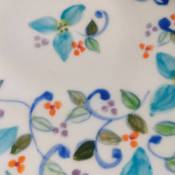 手描き青花と小花の磁器プレート 2枚目の画像