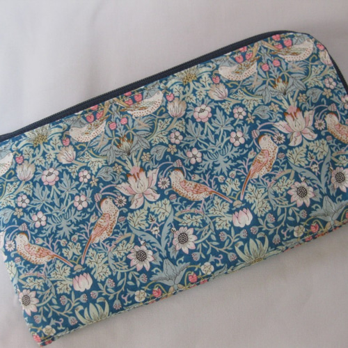 リバティ・ストロベリーシーフ とっても軽い長財布 L字ファスナー 通帳  