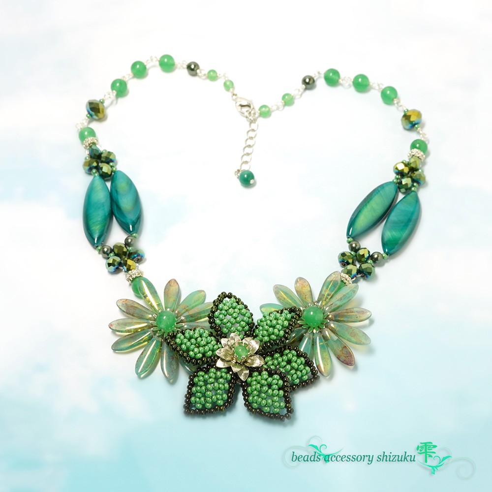 ビーズフラワーネックレス＊グリーンアベンチュリン