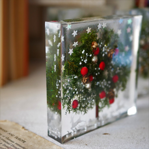 【Creema限定　早割価格】レジンで閉じ込めたクリスマスツリー赤 2枚目の画像