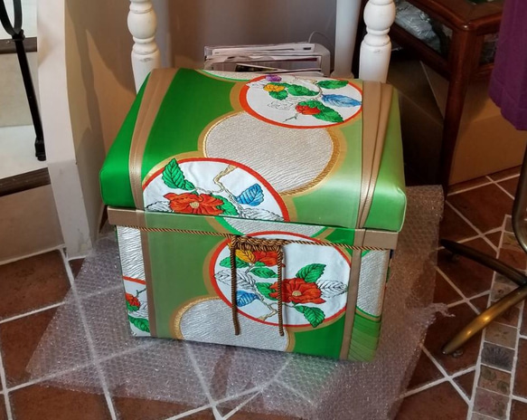 カルトナージュ作品 帯地で作成した箱 美しい布で生活用品がアート作品