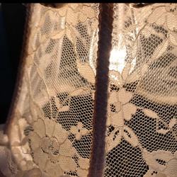 アンティークレースのランプシェード  2、８枚目のクリアベース込み　ナイトランプ　ベッドサイドに♪フランス 製フリンジ 4枚目の画像