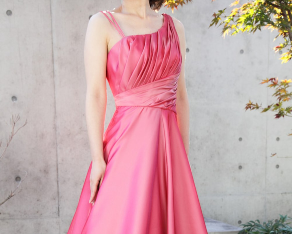 演奏会・発表会に / 着るだけで"きれいなお姉さん"になれるデコルテ美人ロングドレス(ピンク) 1-0224-1 1枚目の画像