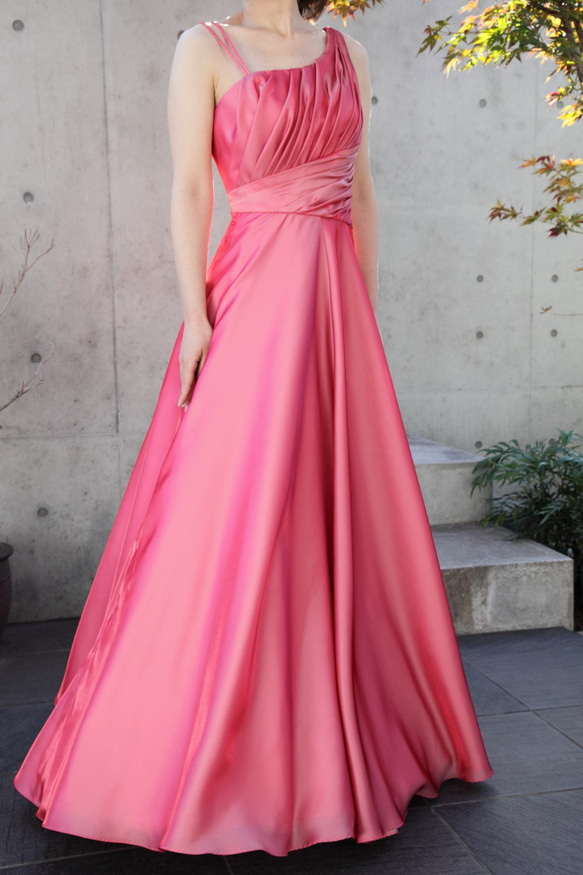 演奏会・発表会に / 着るだけで"きれいなお姉さん"になれるデコルテ美人ロングドレス(ピンク) 1-0224-1 2枚目の画像