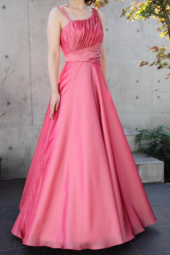 演奏会・発表会に / 着るだけで"きれいなお姉さん"になれるデコルテ美人ロングドレス(ピンク) 1-0224-1 3枚目の画像
