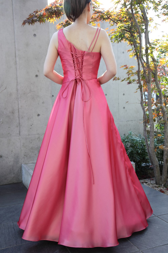 演奏会・発表会に / 着るだけで"きれいなお姉さん"になれるデコルテ美人ロングドレス(ピンク) 1-0224-1 5枚目の画像