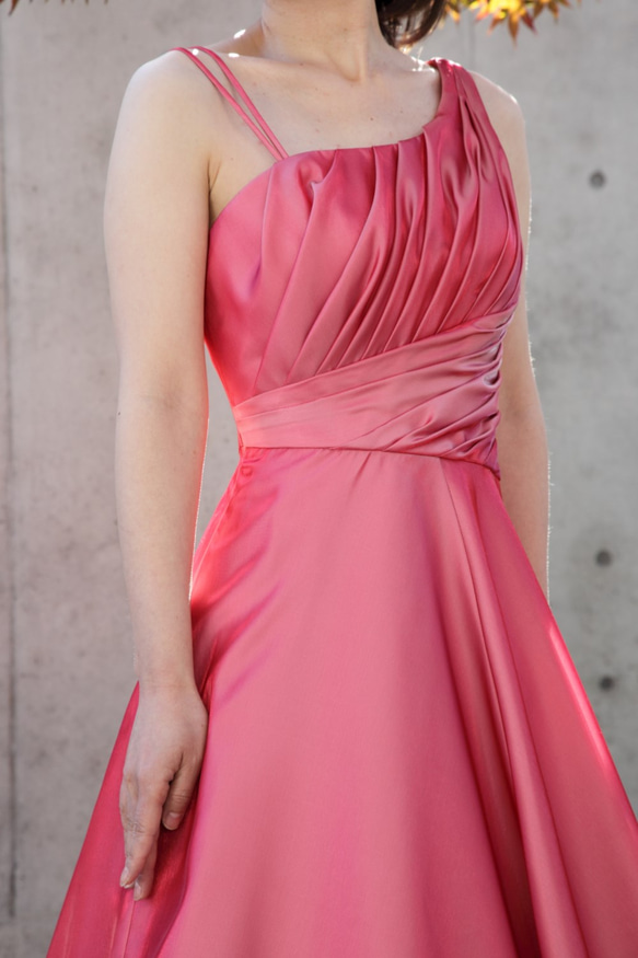 演奏会・発表会に / 着るだけで"きれいなお姉さん"になれるデコルテ美人ロングドレス(ピンク) 1-0224-1 6枚目の画像