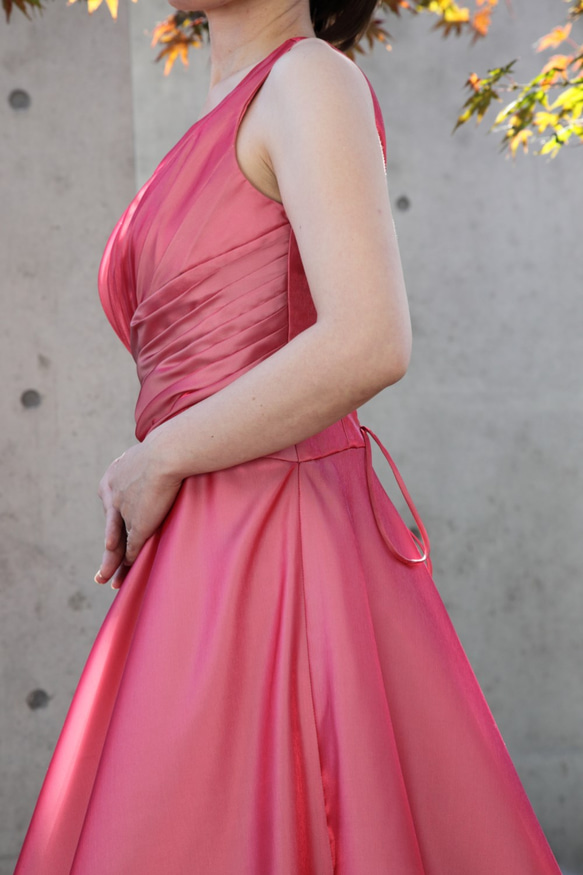 演奏会・発表会に / 着るだけで"きれいなお姉さん"になれるデコルテ美人ロングドレス(ピンク) 1-0224-1 7枚目の画像