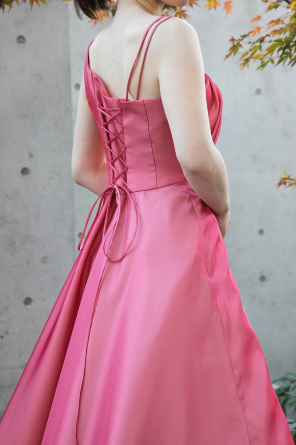 演奏会・発表会に / 着るだけで"きれいなお姉さん"になれるデコルテ美人ロングドレス(ピンク) 1-0224-1 8枚目の画像