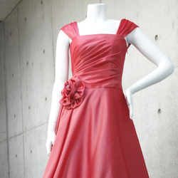 演奏会・発表会に / ドレス初心者でも着やすい肌見え感と体型カバーの褒められドレス(ピンク) 1-0197-3 1枚目の画像