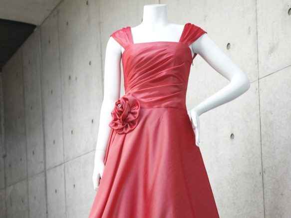 演奏会・発表会に / ドレス初心者でも着やすい肌見え感と体型カバーの褒められドレス(ピンク) 1-0197-3 1枚目の画像
