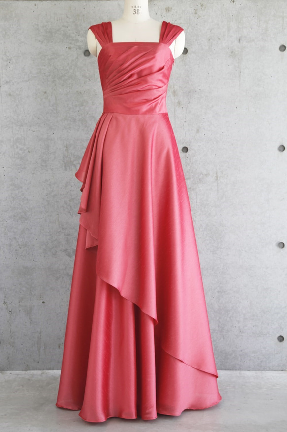 演奏会・発表会に / ドレス初心者でも着やすい肌見え感と体型カバーの褒められドレス(ピンク) 1-0197-3 6枚目の画像