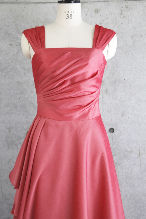 演奏会・発表会に / ドレス初心者でも着やすい肌見え感と体型カバーの褒められドレス(ピンク) 1-0197-3 8枚目の画像