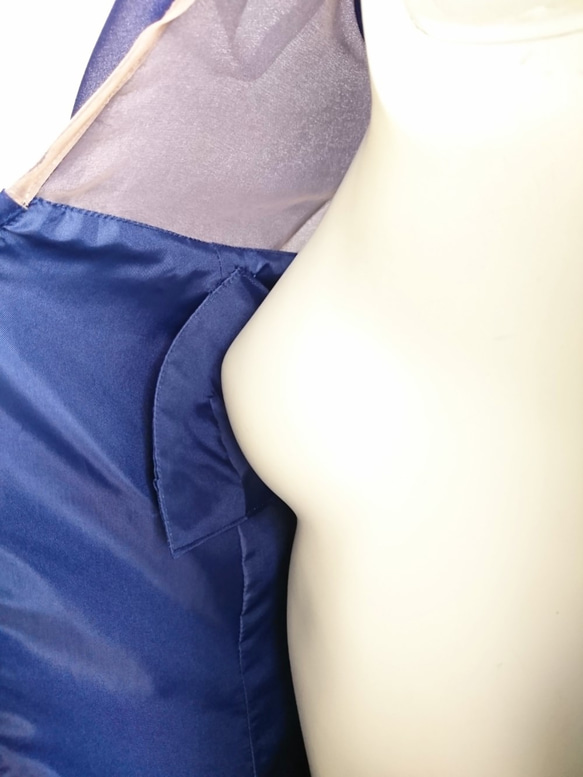 演奏会・発表会に / 控えめエレガントな胸元ヨーク切替の袖付きフレアーロングドレス(ブルー) 1-0285-3 7枚目の画像