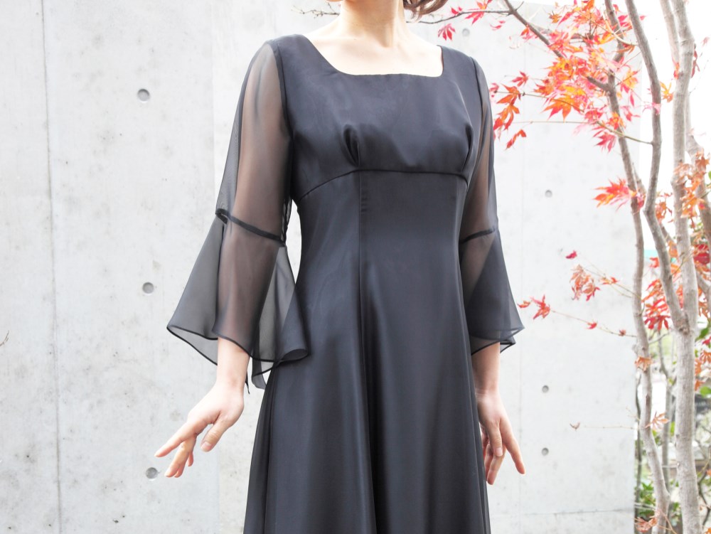 演奏会・発表会に / 音楽の女神 演奏姿を最高に美しく魅せるフレアーロングドレス(ブラック) 1-0165-4