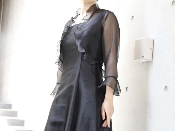 ピアノ発表会・結婚式に / 脚長に見えるオーガンジーのフリルボレロ(ブラック) 1-0183-10 実寸 ピアノ発表会 ドレスワールド服創屋