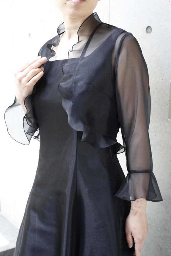 ピアノ発表会・結婚式に / 脚長に見えるオーガンジーのフリルボレロ(ブラック) 1-0183-10 実寸 ピアノ発表会 ドレスワールド服創屋