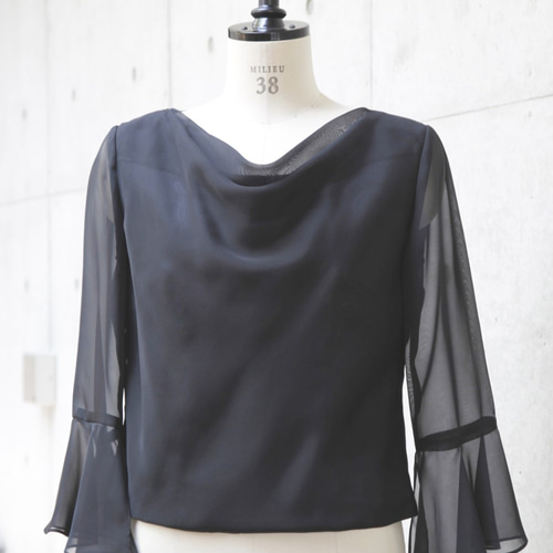 服創屋胸元ドレープブラウス