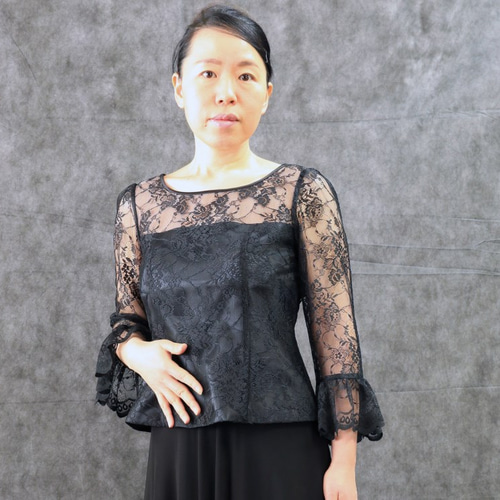 孔雀柄シースルーブラウス