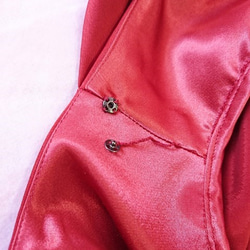 演奏会・発表会に / 高品質 とろみが美しいモードサテンの赤いブラウス(単品) 1-0321-B 9枚目の画像