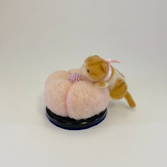 《早割》梅の花と子猫　ピンクッション待ち針セット　プレゼント　羊毛フェルト 5枚目の画像
