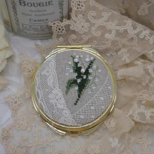 ハンドメイド】すずらんクロスステッチとビーズ刺繍入りアンティーク 
