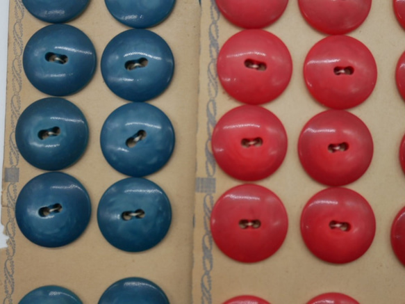 フランスラウンドプラスチックボタン（マットブルーL）   3個セット 7枚目の画像