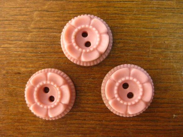 フランスアンティークプラスチックボタン（Pink）3個セット 2枚目の画像