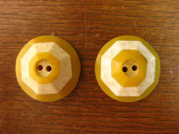 フランスアンティークガラリスボタン（イエロー）2個セット 2枚目の画像