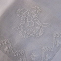 フランスアンティークイニシャル刺繍入りハンカチーフ（Ｂ） 2枚目の画像