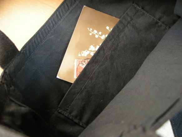【ハンドメイド】Ｃｈｅｒｉｒオリジナルハンドメイドすずらんクロスステッチ刺繍入りブラックリネントートバッグ 7枚目の画像