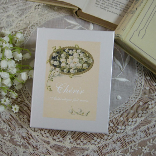 ハンドメイド】すずらんのクロスステッチとビーズ刺繍入り