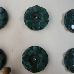 フランスアンティークプラスチックボタン（フラワーシェイプグリーンM） 3個セット 2枚目の画像
