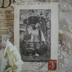 フランスアンティ－クセピアポストカード（バルコニーの女性） 1枚目の画像