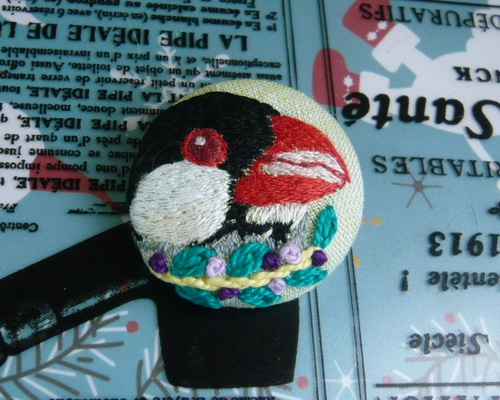 くるみボタン　鳥刺繍　ブローチ 文鳥 刺しゅう くるみボタン ブローチ 鳥 ブローチ orion 通販