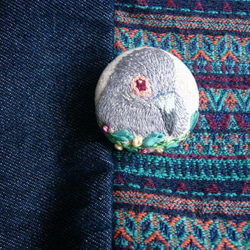 刺繍　　ウスユキバト　薄雪鳩　ブローチ　鳥 3枚目の画像