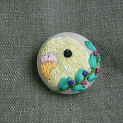 58mm くるみボタン　鳥刺繍　ブローチ 58mm くるみボタン 鳥刺繍 ブローチ 89dbff31de4f96e319f26648fa6de1