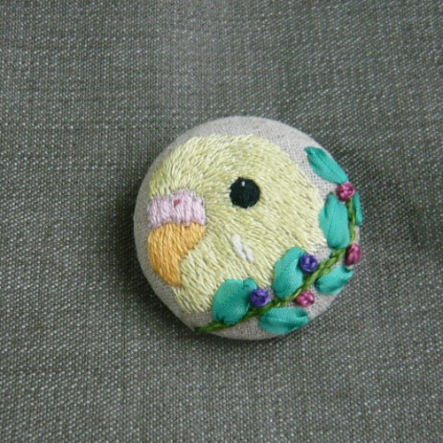 くるみボタン 鳥刺繍 くるみボタン 鳥刺繍 ブローチ くるみボタン 鳥刺繍