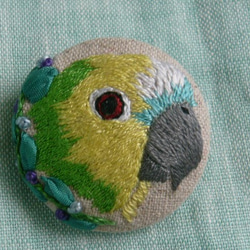 [専用　こり様]くるみボタン ブローチ 刺繍 フェルト ハンドメイド インコ 専用 こり様]くるみボタン ブローチ 刺繍 フェルト ハンドメイド