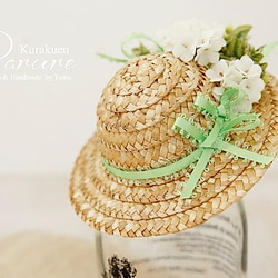 わんちゃんの麦わら帽子　白い小花×グリーンのリボン 2枚目の画像