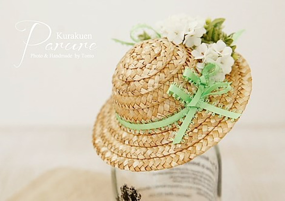 わんちゃんの麦わら帽子　白い小花×グリーンのリボン 2枚目の画像