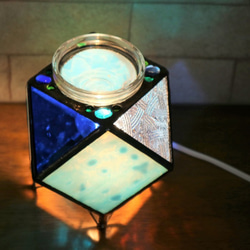 ステンドグラス・ブルーのガラスのアロマランプ 3枚目の画像